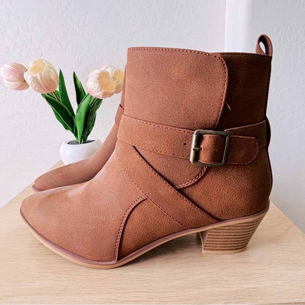 Maurice’s Claire Brown Pointed Toe Ankle Boots Size 10M